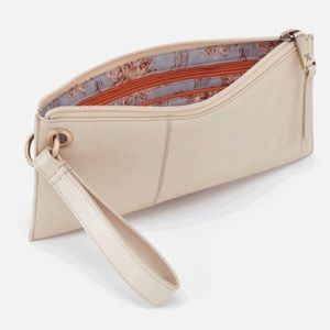 NWT Hobo Vida Leather Wristlet Clutch